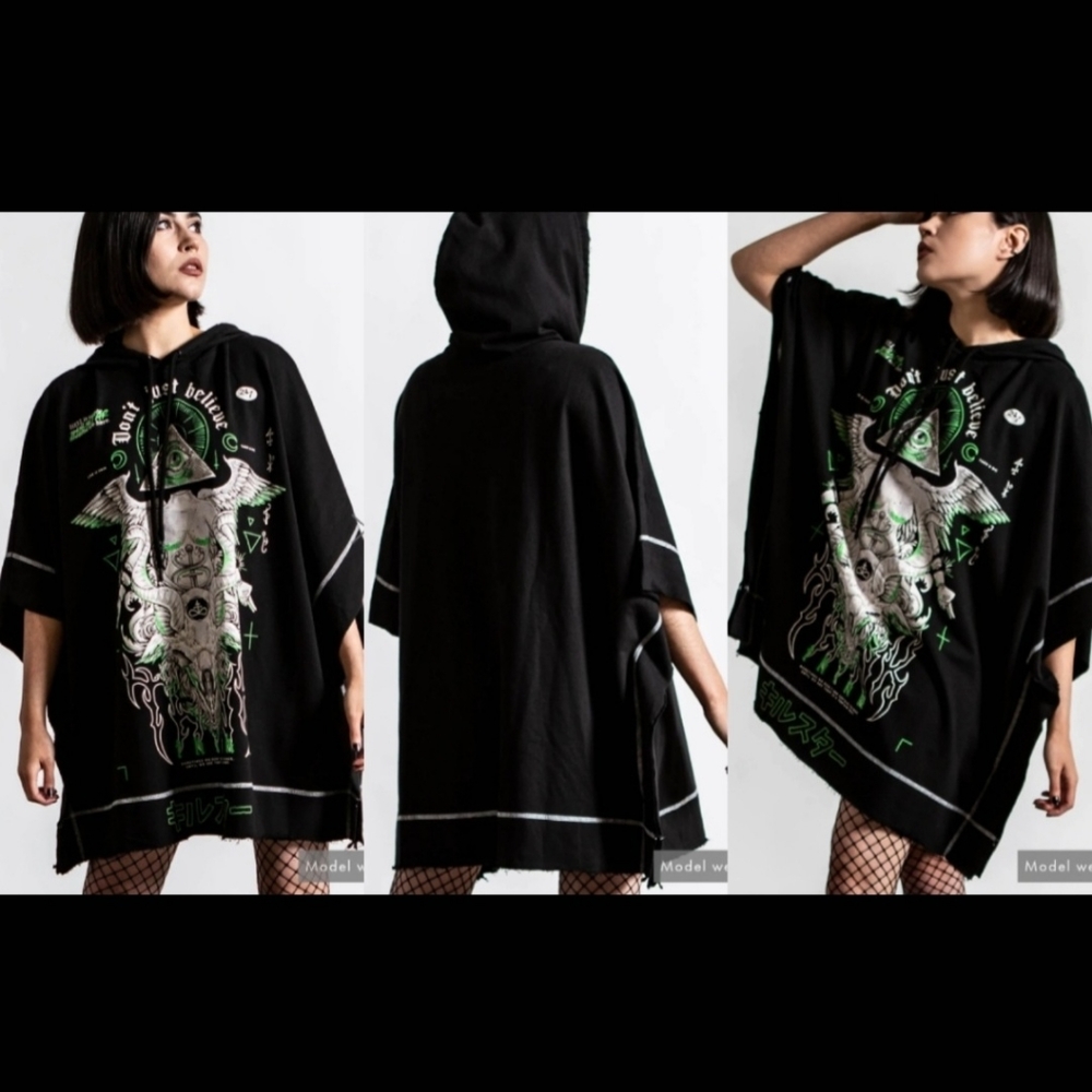 Illuminated Batwing Killstar Poncho